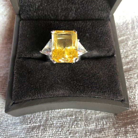 Set of high end costume jewelry rings - Picture 10 of 11